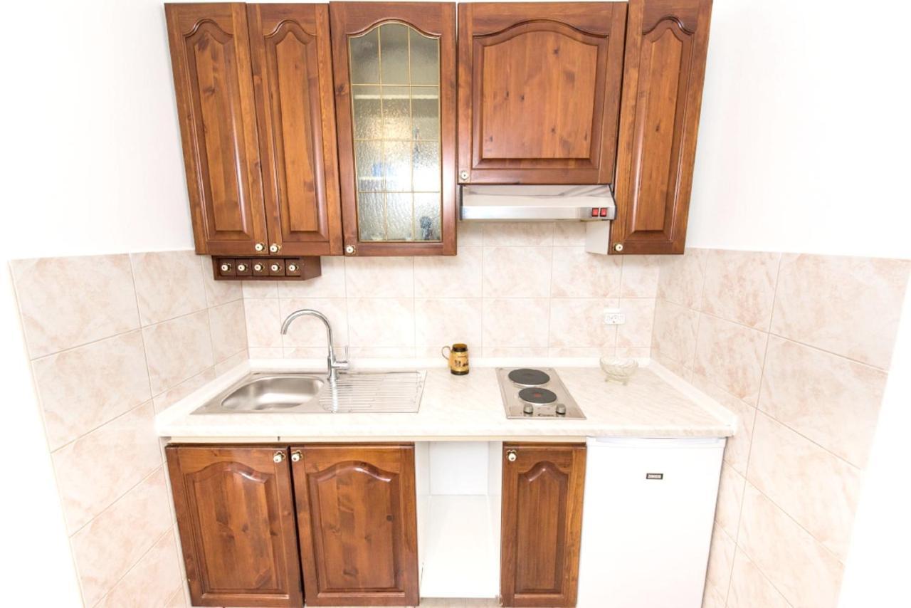 Апартаменты Charming Flat In Kastel Stafilic With Shared Pool 27 M² Каштела Экстерьер фото